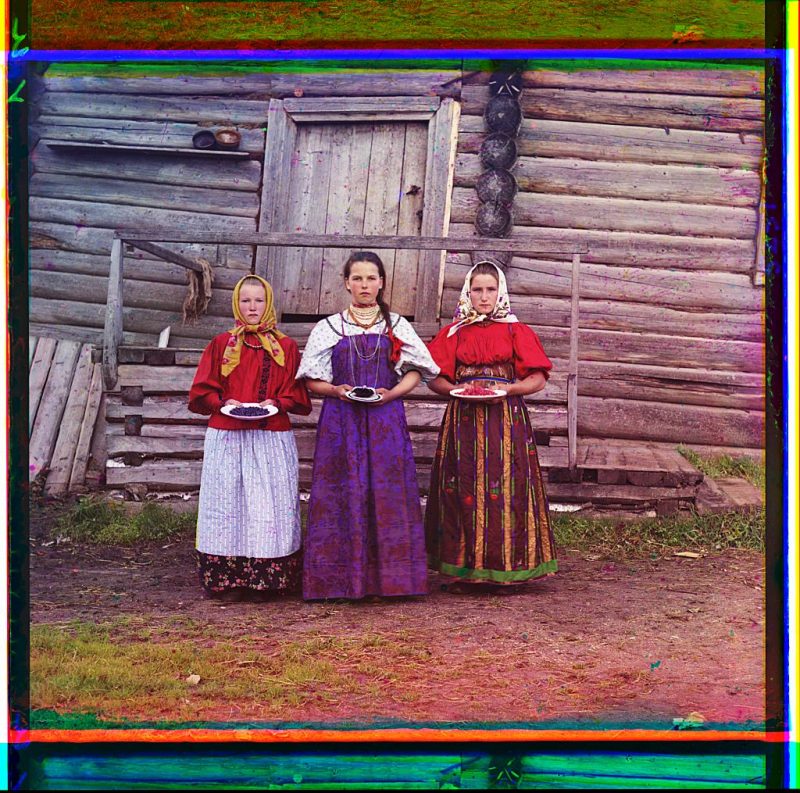 Peasant girls 1909
