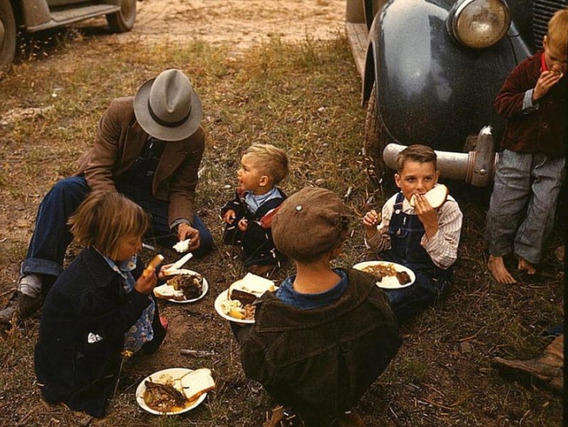 Homesteader and his children eating barbecue at the Pie Town, New Mexico Fair