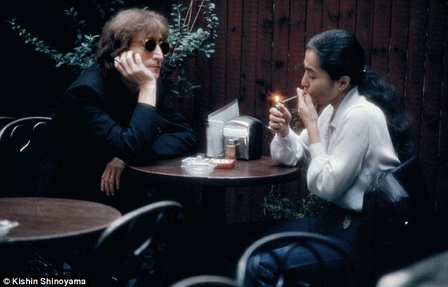 John and Yoko schmooze in the outdoor patio of a Manhattan restaurant.