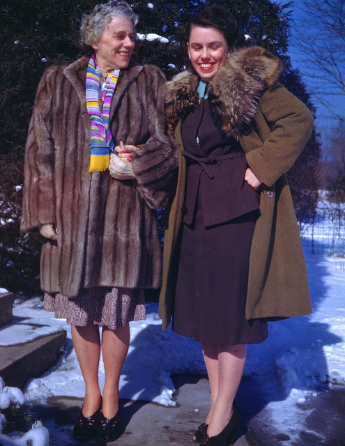 New York snow 1940 Girls in furs