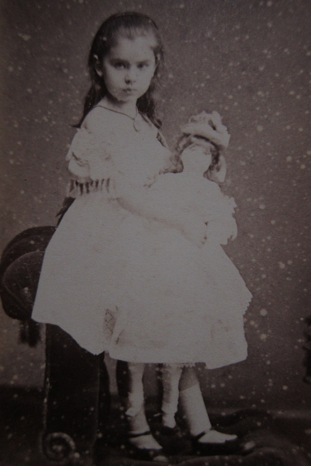 Vintage Little Girls Posing with Their Dolls (14)