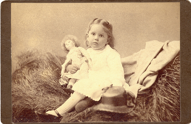 Vintage Little Girls Posing with Their Dolls (23)