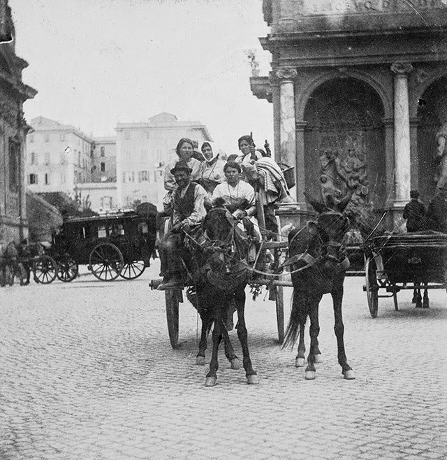 The Acqua Felice in Piazza San Bernardo, c. 1890.