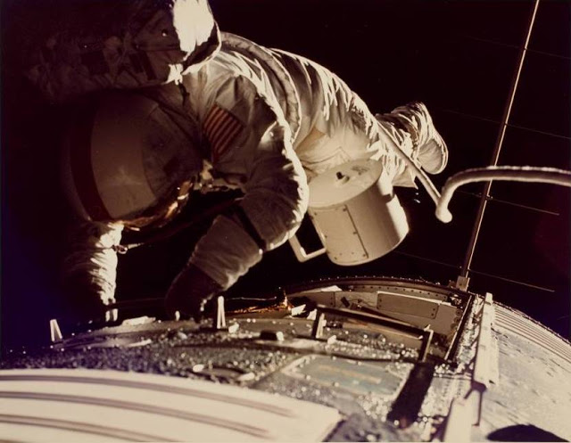 Apollo 17 astronaut Evans retrieves film canister during space walk, 