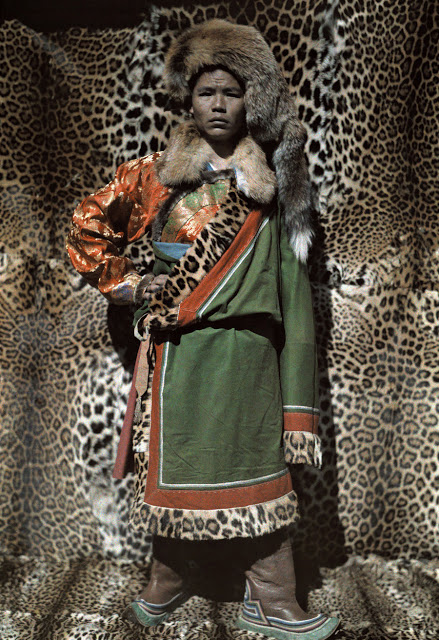 Leader Naxi people in Tibet, photographer Joseph Rock, about 1927.