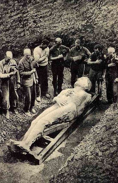 Excavation of the Cardiff Giant in 1869. source
