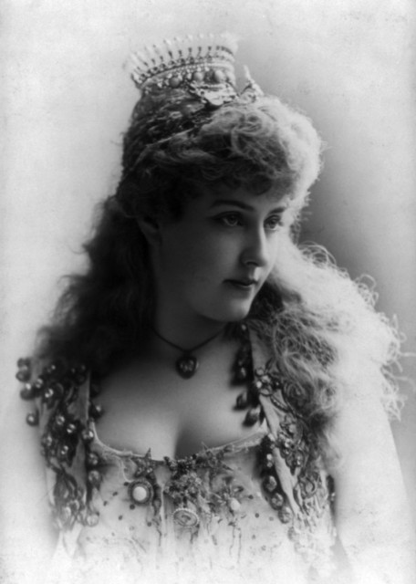 Lillian Russell, bust portrait, facing front Source