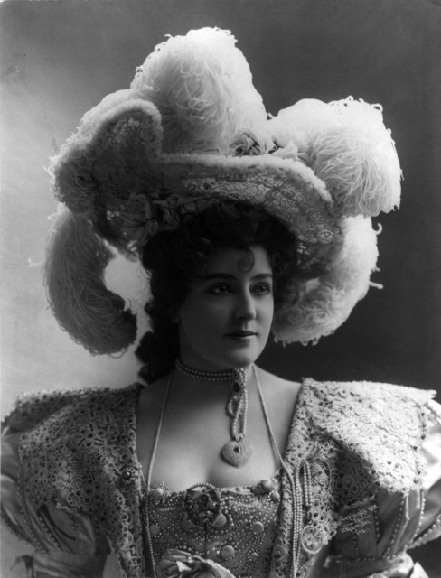 Lillian Russell, bust portrait, facing right, wearing plumed hat Source