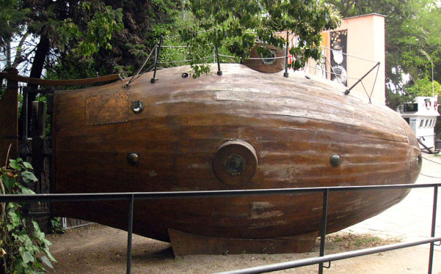 Monturiol demonstrated his submarine 59 times, without any adverse incident. The machine could stay submerged for 2 hours and dive up to a depth of 20 meters. source