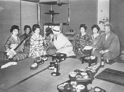 Geisha-Asobi(Geisha Entertainment) in the Taisho era.Source