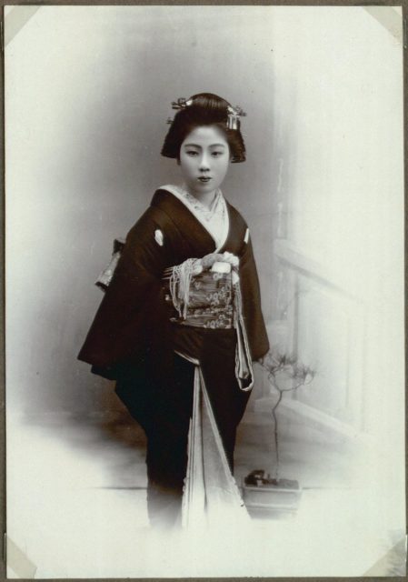 Geisha,_Japan source