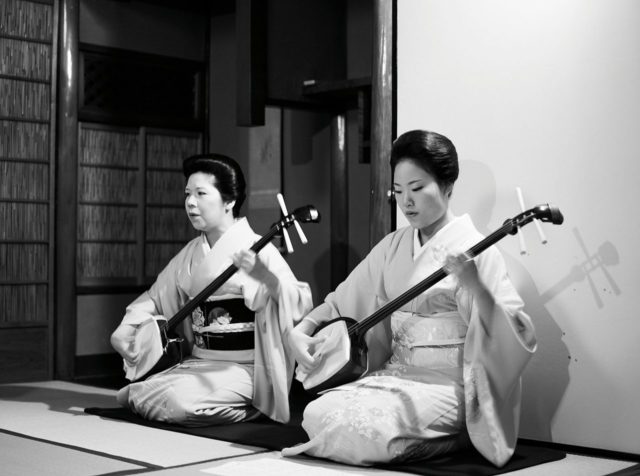 Geishas Komomo and Mameyoshi playing shamisen