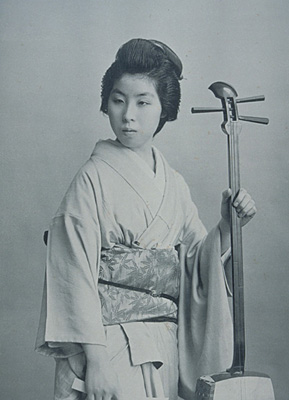 Ikuyo of Yoshicho, Tokyo. Photographer Kazumasa Ogawa, 1902.Source