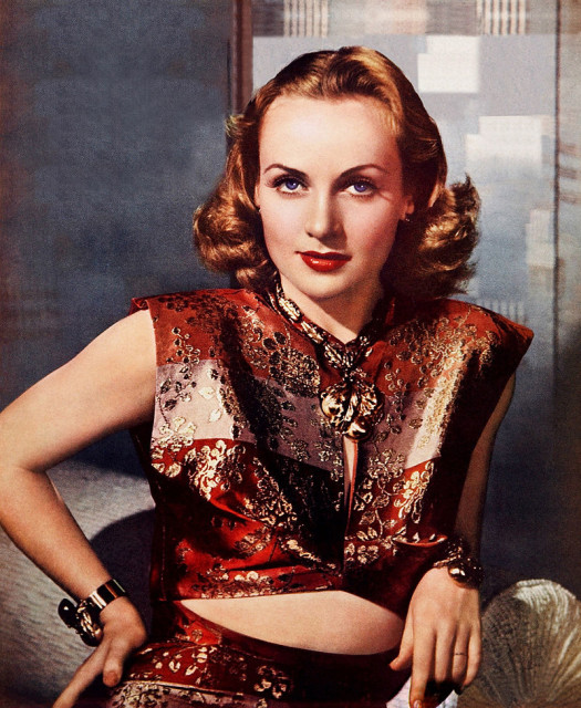 Photo of Carole Lombard from the cover of the January 1940 issue of Photoplay magazine. Source