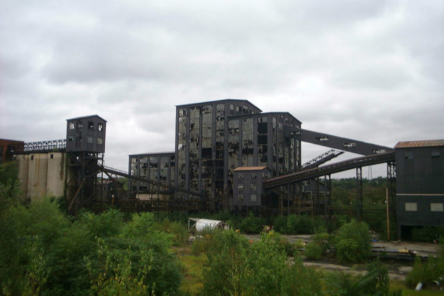 The Huber employed a total of 6,000 workers, and was capable of producing 7,000 tons of coal per deay, most of which would be shipped throughout the country