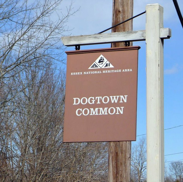 The entrance to Dogtown Common