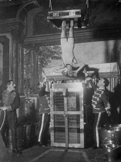 Houdini performing the Chinese Water Torture Cell Source