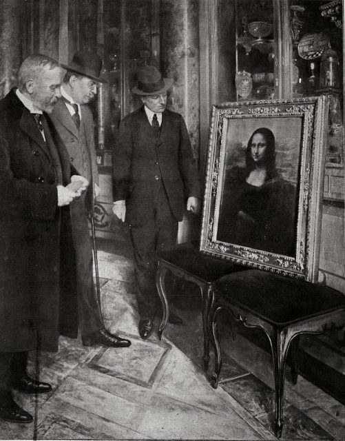 The Mona Lisa on display in the Uffizi Gallery, in Florence, 1913.