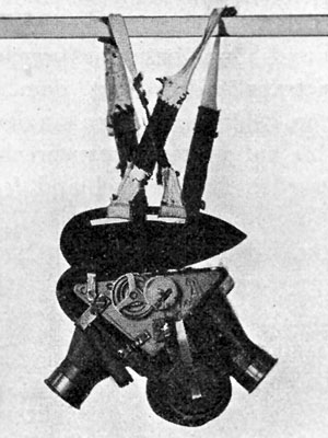 The patented camera with cuirass and harness. Source