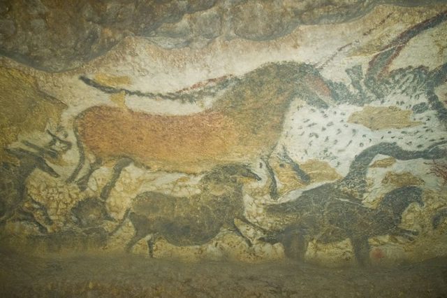 Reproductions of some Lascaux artworks in Lascaux II