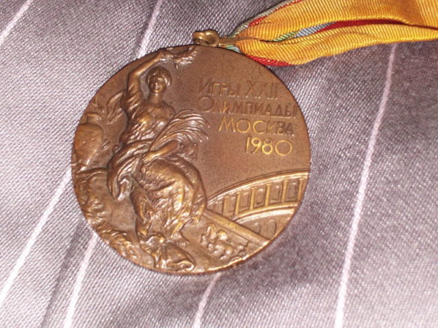The bronze medal from the 1980 Summer Olympics showing Cassioli's design