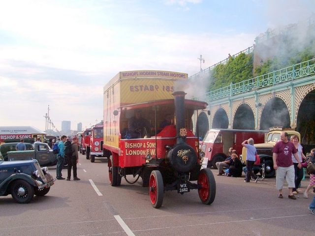 1930 Foden steam lorry Source:By Elsie! aka Les Chatfield - Found at http://www.flickr.com/photos/elsie/26940423/in/set-601403/, CC BY 2.0, 