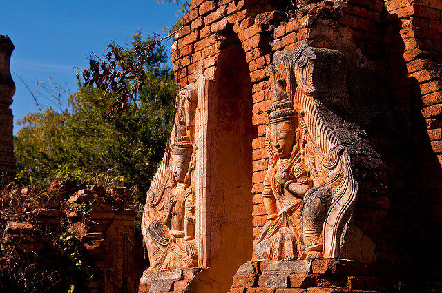 Buddha sculptures on old pagoda. Mark Fischer.Flickr. CC BY-SA 2.0