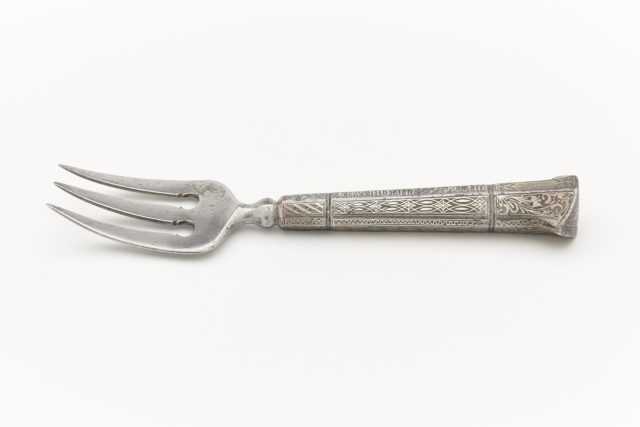 Carving fork from 1640. Source: Wikipedia/Public Domain