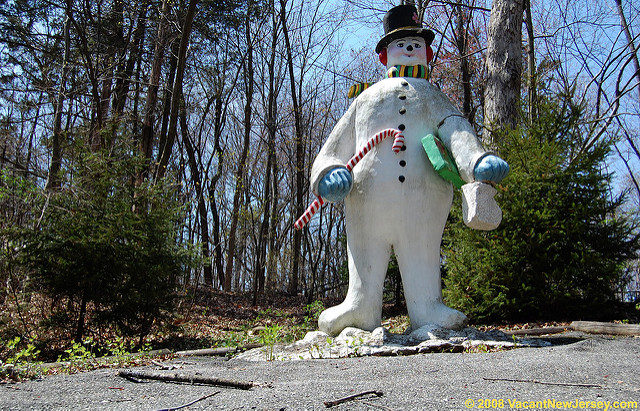 Frosty the Snowman at Fairy Tale Forest park. Source