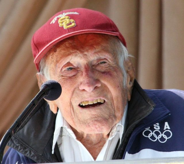 Louis Zamperini at announcement of 2015 Tournament of Roses Grand Marshal. By Floatjon - Own work, CC BY-SA 3.0, https://commons.wikimedia.org/w/index.php?curid=32690974
