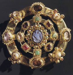 Medieval gold clasp of the Środa treasure. Source