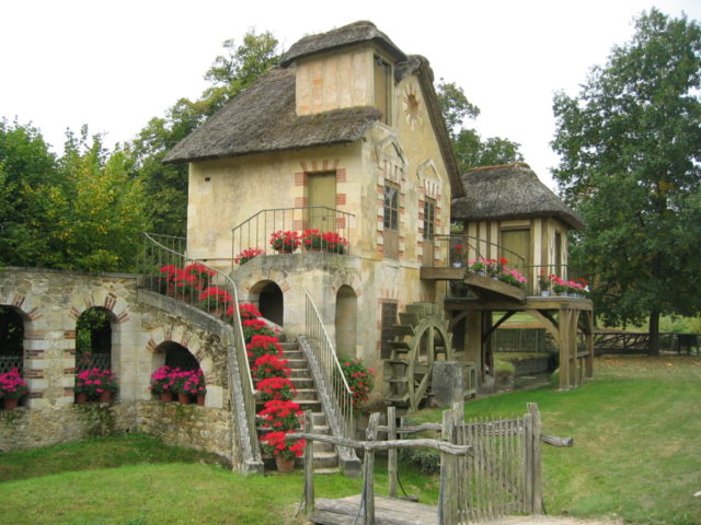 Mill By Arnaud 25 - Own work, Public Domain, https://commons.wikimedia.org/w/index.php?curid=7894026