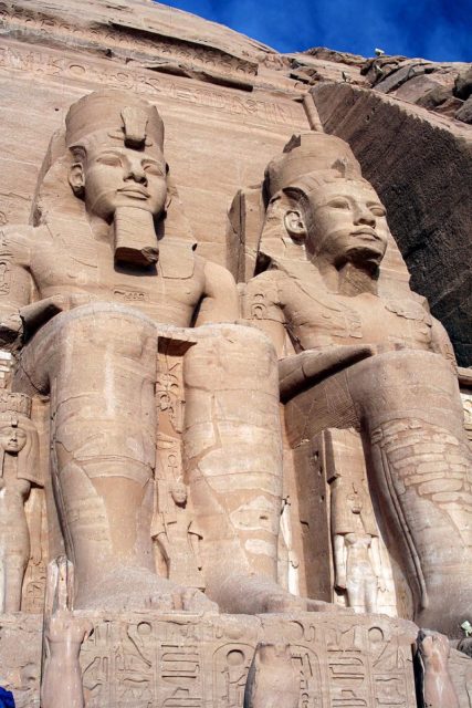Four colossal statues of Ramesses II Source:By Steve F-E-Cameron (Merlin-UK) - Own work (Self Photograph), CC BY-SA 3.0, https://commons.wikimedia.org/w/index.php?curid=1708737
