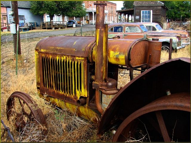 An old rusty tractor. By Don Graham Flickr CC BY-SA 2.0