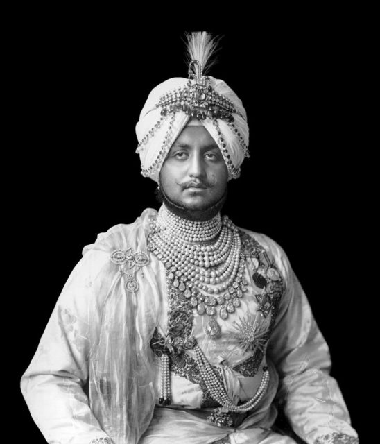 Bhupinder Singh of Patiala, wearing the Patiala Necklace Source:Wikipedia/public domain