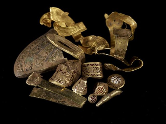 Pieces from the Staffordshire hoard Source:By David Rowan, Birmingham Museum and Art Gallery - Staffordshire hoard, CC BY 2.0, 