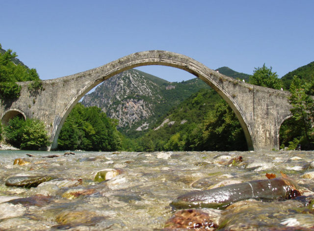 A stone-made bridge with a 40-meters-wide arch and approximately 20 meters high. By peppi9 CC BY-SA 2.0
