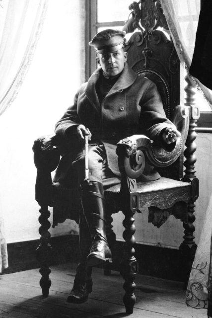 General MacArthur holding a crop at a French chateau, September 1918 Source:Wikipedia/public domain
