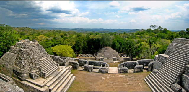 View from atop Caracol Soruce:By Pgbk87 - Own work, CC BY-SA 3.0, https://commons.wikimedia.org/w/index.php?curid=8295444