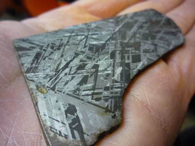 acid-etched-iron-meteorite-slice-revealing-the-characteristic-widmanstatten-pattern-indicative-of-slow-cooling-and-crystallization-within-the-iron-nickel-cores-of-larger-asteroids