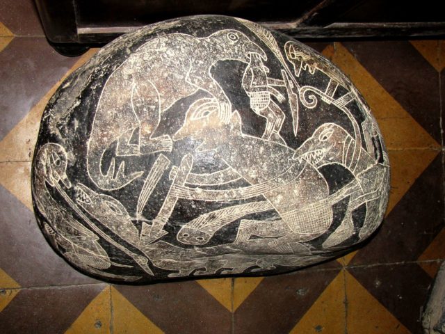 an-ica-stone-allegedly-depicting-dinosaurs-photo-credit
