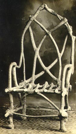 Chair grown by John Krubsack in Wisconsin, United States in 1919 PD-US, https://en.wikipedia.org/w/index.php?curid=19052505