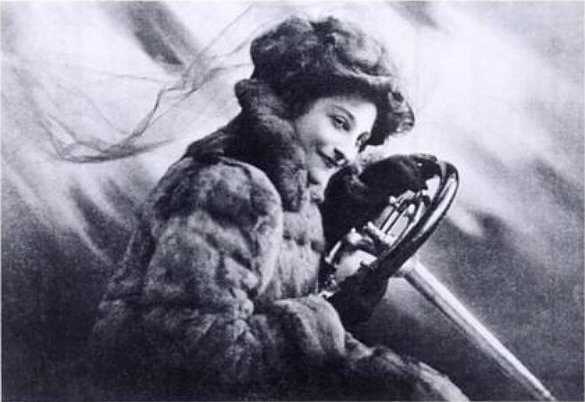 Dorothy Levitt Frontispiece to The Woman and the Car. Replicated on Google books and Women and the Machine By Julie Wosk.