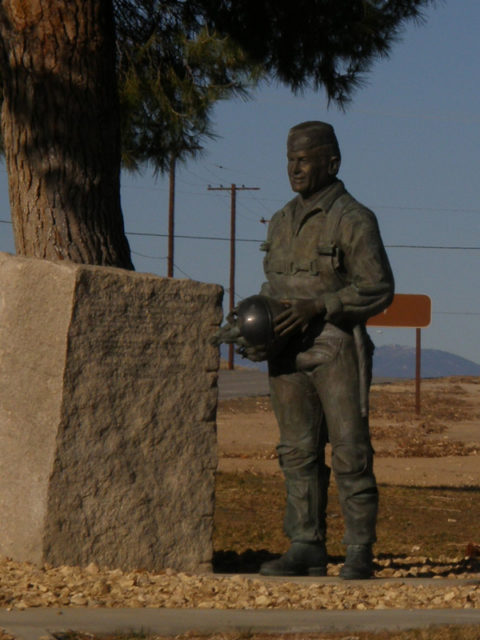 Monument to Yeager at Edwards Air Force Base. By Akradecki Alan Radecki - Own work, CC BY-SA 3.0, https://commons.wikimedia.org/w/index.php?curid=5772138