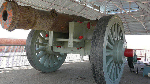 In the movie The Pride and the Passion from 1957, the fictional cannon may have been inspired by this gun. Image by- Ashwin Kumar. Flickr. CC BY-SA 2.0