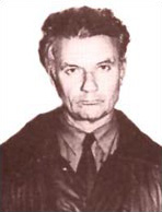 Mugshot taken of Andrei Chikatilo, taken following his arrest. By Rostov Police Department - Rostov Police Department photographic records., https://en.wikipedia.org/w/index.php?curid=2454134