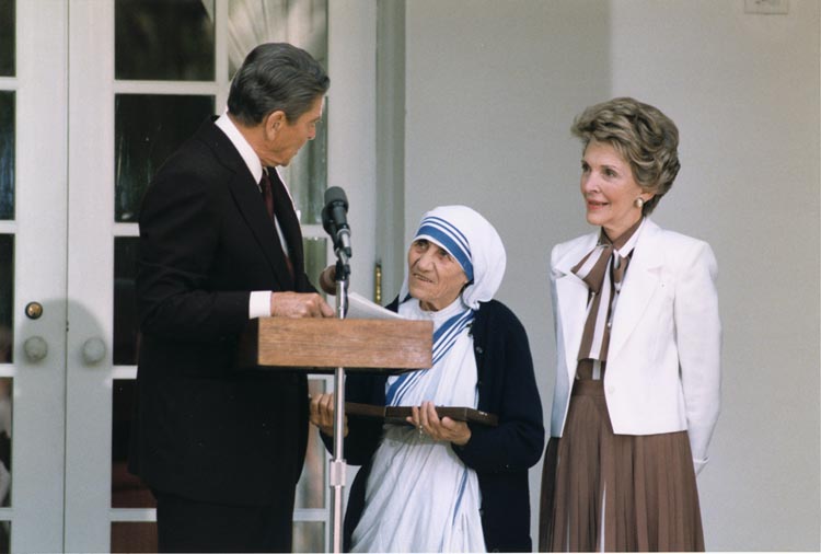 President Reagan presents Mother Teresa with the Medal of Freedom 1985. Source: Wikipedia/Public Domain