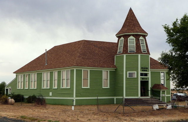 The historic Shaniko School (built 1901). By Ian Poellet CC BY-SA 4.0