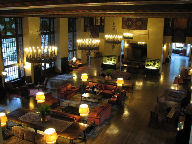 The set design for the interior scenes of the Overlook Hotel was modeled in large parts on the Ahwahnee Hotel. By David Berry - http://www.flickr.com/photos/dberry/6342068483/, CC BY 2.0, https://commons.wikimedia.org/w/index.php?curid=30432626