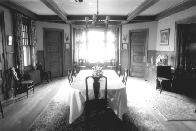 Hearthstone dining room before the furniture was removed, April 1985 Source:Wikipedia/public domain